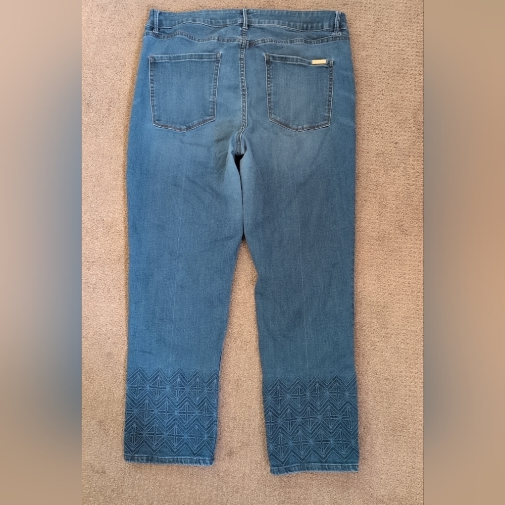 White House Black Market Slim Crop Laser Cut Hem High Waisted Everyday Soft Jean - Picture 2 of 9